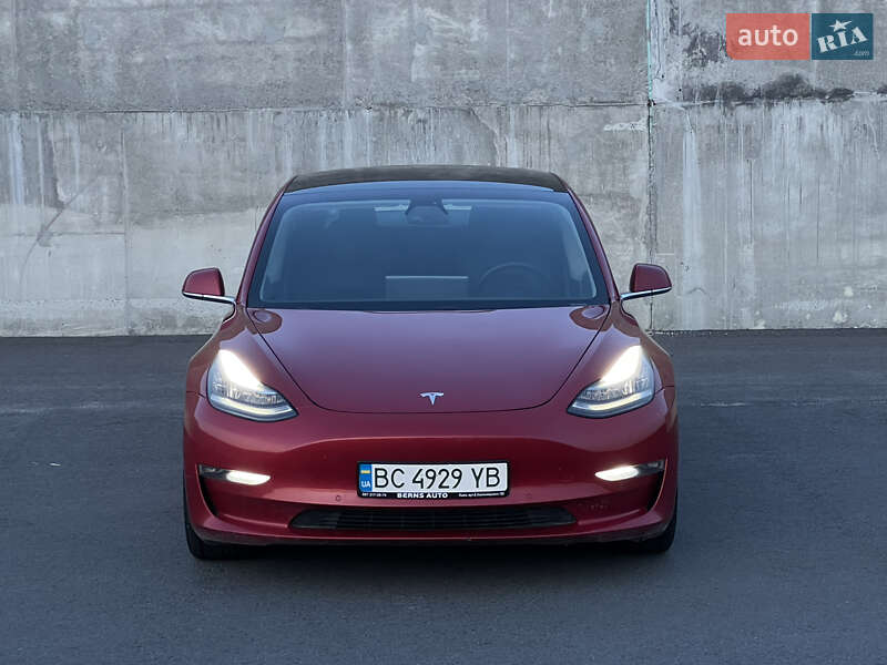 Седан Tesla Model 3 2020 в Львове