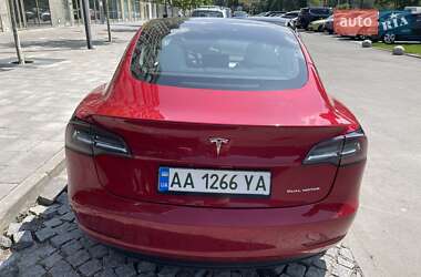 Седан Tesla Model 3 2021 в 