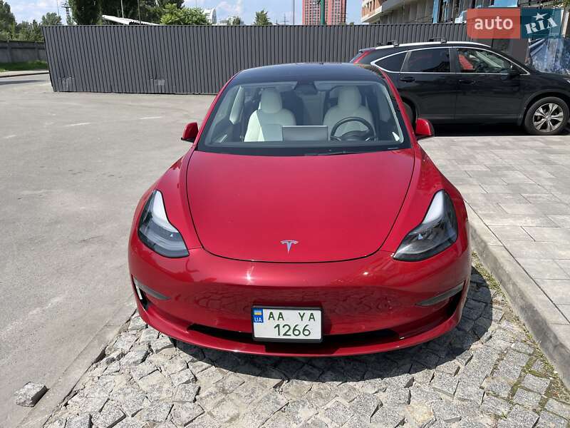 Седан Tesla Model 3 2021 в 