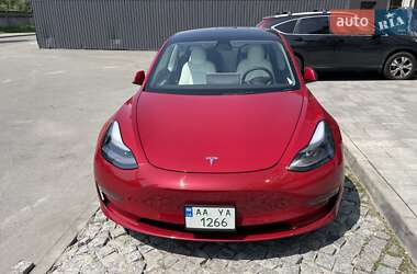 Седан Tesla Model 3 2021 в 
