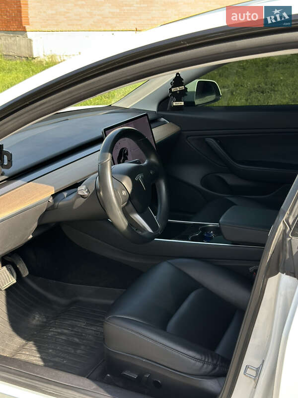 Седан Tesla Model 3 2018 в Белой Церкви