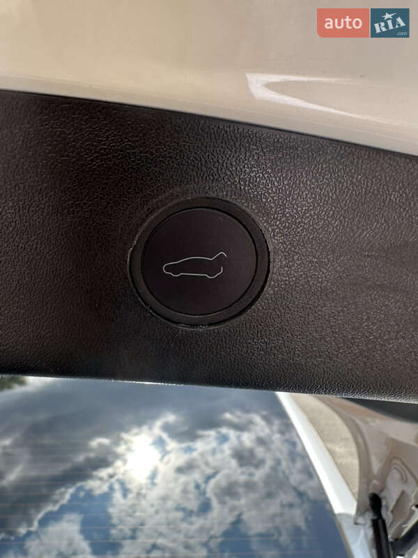 Седан Tesla Model 3 2023 в Киеве фото 19 Седан Tesla Model 3 2023 в Киеве