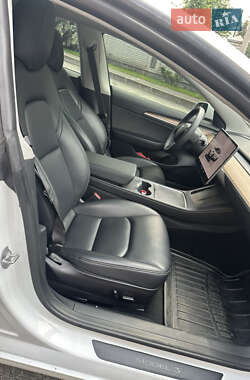 Седан Tesla Model 3 2023 в 