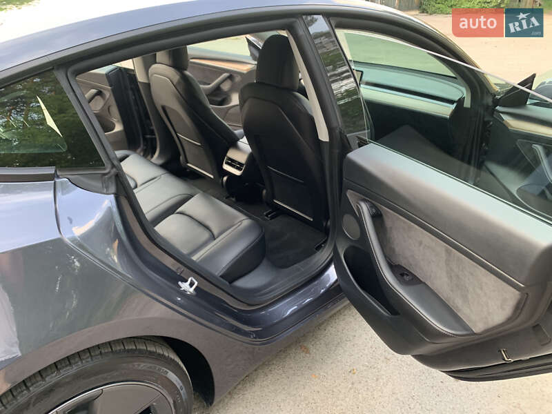 Седан Tesla Model 3 2021 в Киеве