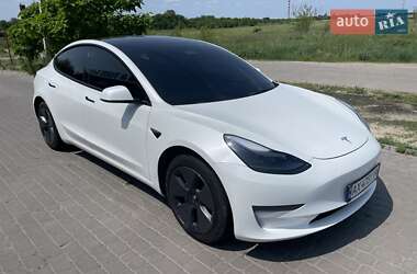 Седан Tesla Model 3 2022 в 
