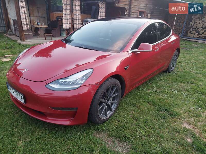Седан Tesla Model 3 2019 в Ужгороде