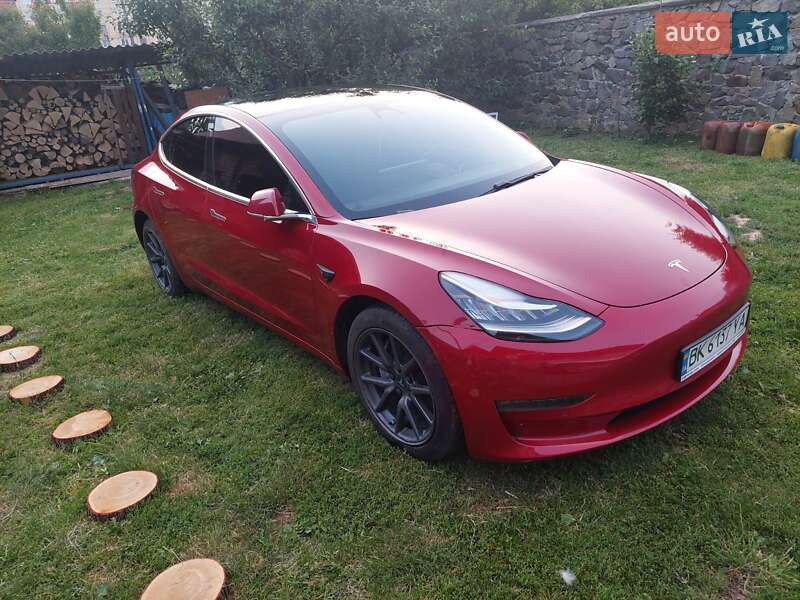 Седан Tesla Model 3 2019 в Ужгороде