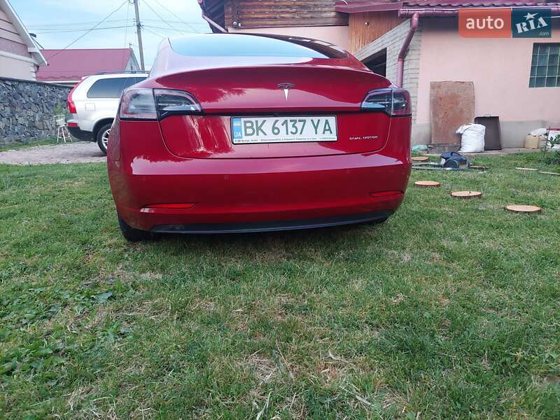 Седан Tesla Model 3 2019 в Ужгороде
