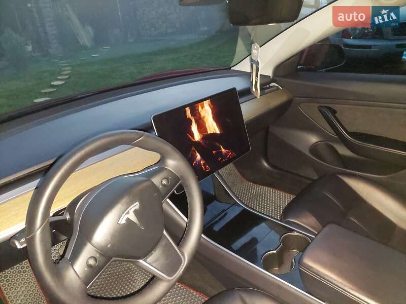 Седан Tesla Model 3 2019 в Ужгороде