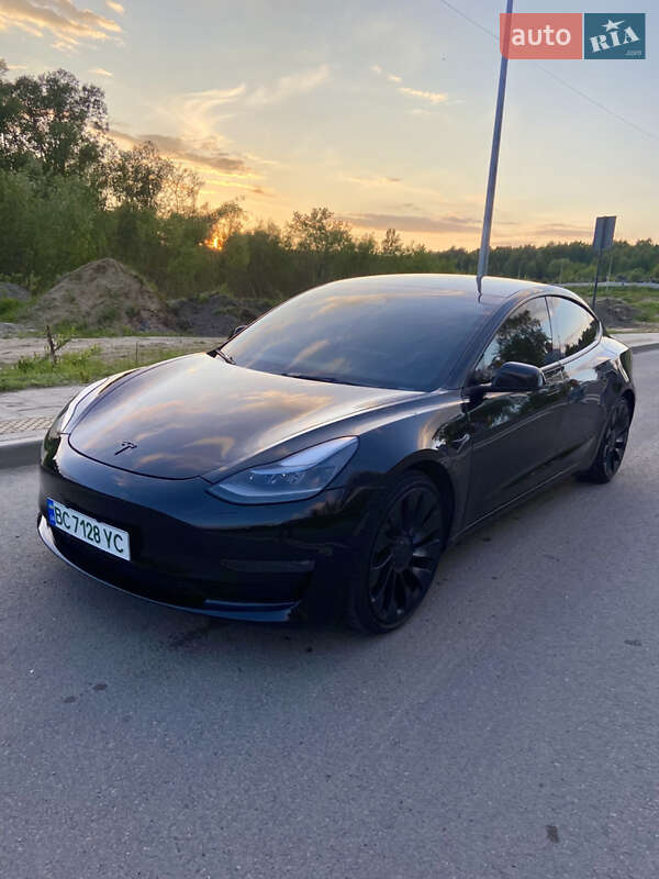 Седан Tesla Model 3 2023 в 