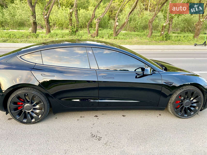 Седан Tesla Model 3 2023 в Львове