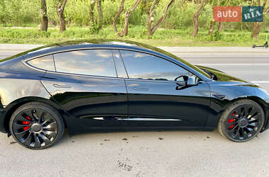 Седан Tesla Model 3 2023 в 