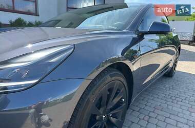 Седан Tesla Model 3 2021 в Луцке