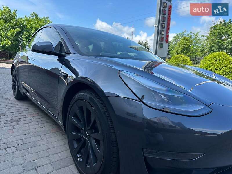 Седан Tesla Model 3 2021 в Луцке