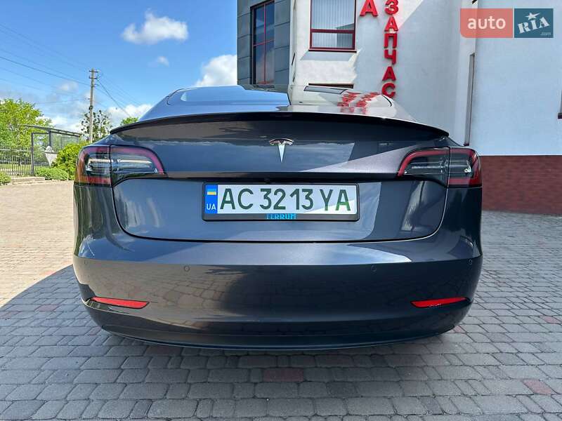 Седан Tesla Model 3 2021 в Луцке