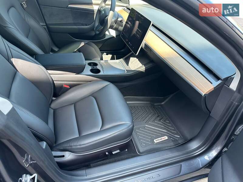 Седан Tesla Model 3 2021 в Луцьку