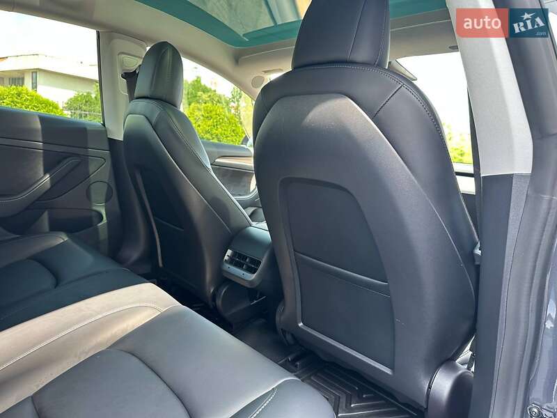 Седан Tesla Model 3 2021 в Луцьку