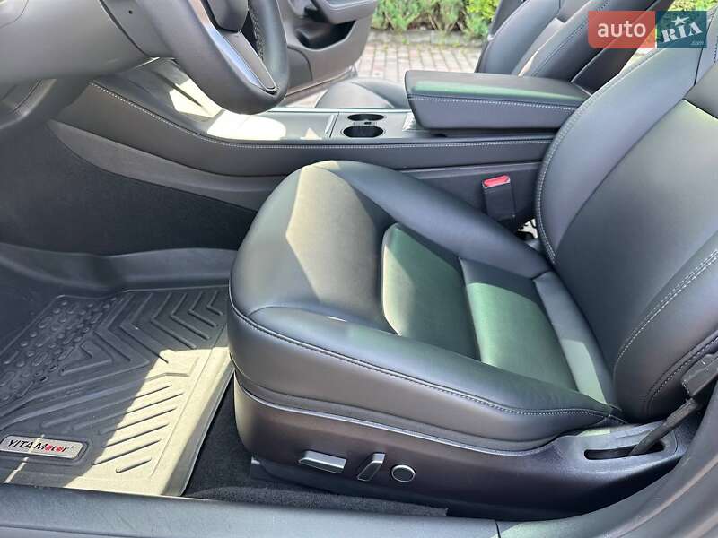 Седан Tesla Model 3 2021 в Луцке