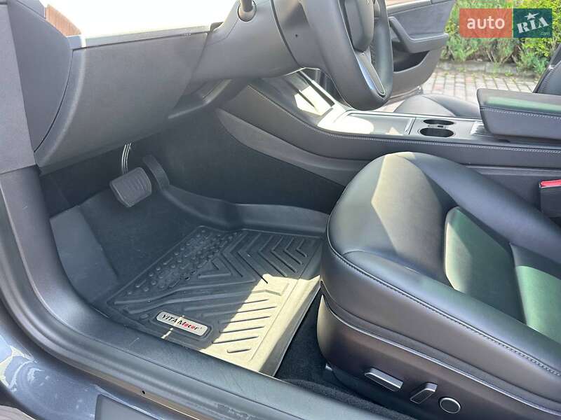 Седан Tesla Model 3 2021 в Луцке