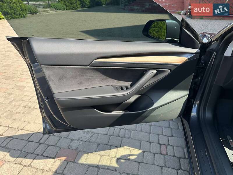 Седан Tesla Model 3 2021 в Луцке