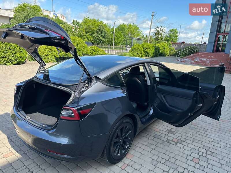 Седан Tesla Model 3 2021 в Луцке