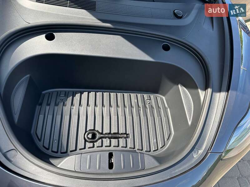 Седан Tesla Model 3 2021 в Луцке