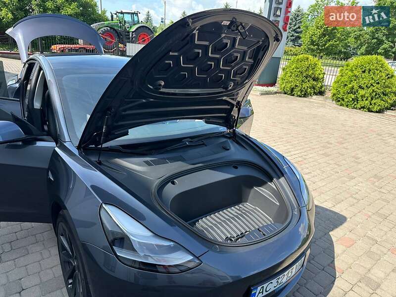 Седан Tesla Model 3 2021 в Луцке