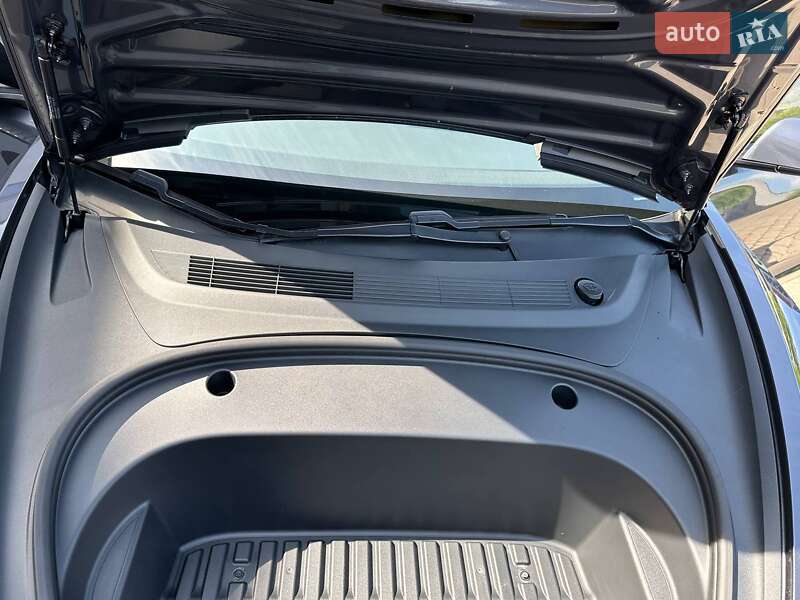 Седан Tesla Model 3 2021 в Луцке