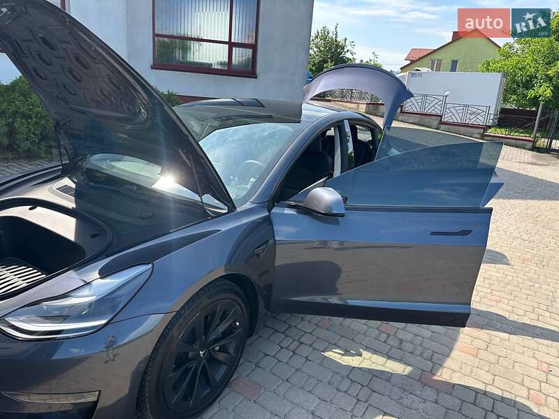 Седан Tesla Model 3 2021 в Луцке