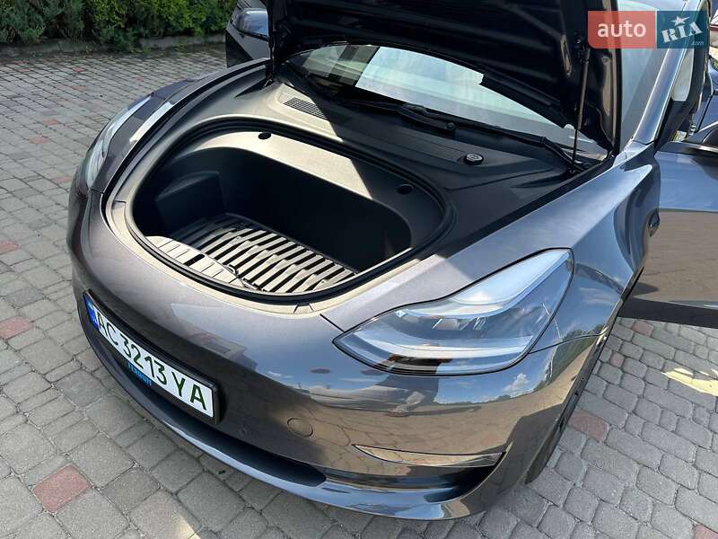 Седан Tesla Model 3 2021 в Луцке