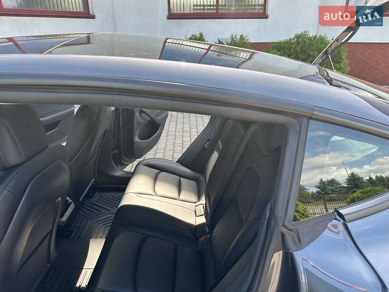 Седан Tesla Model 3 2021 в Луцке