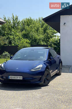 Седан Tesla Model 3 2022 в 