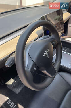 Седан Tesla Model 3 2022 в 