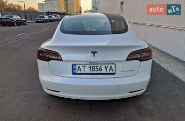 Седан Tesla Model 3 2020 в 