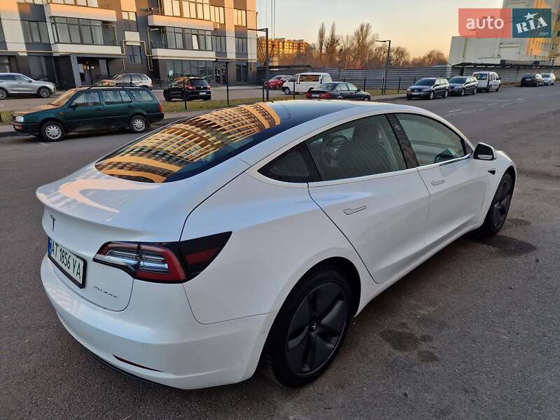 Седан Tesla Model 3 2020 в Луцке