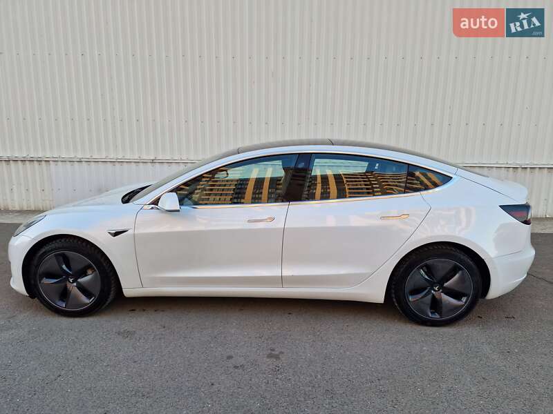 Седан Tesla Model 3 2020 в Луцке