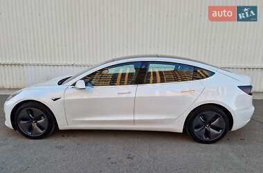Седан Tesla Model 3 2020 в 