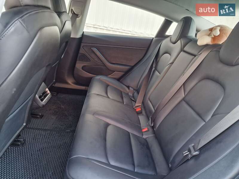 Седан Tesla Model 3 2020 в Луцке