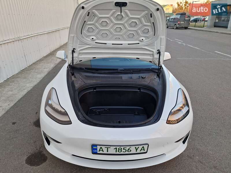 Седан Tesla Model 3 2020 в Луцке