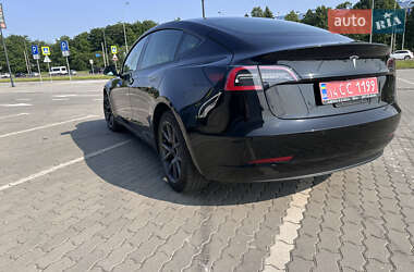 Седан Tesla Model 3 2022 в 