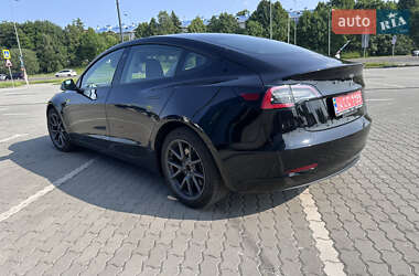 Седан Tesla Model 3 2022 в 