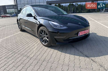 Седан Tesla Model 3 2022 в 