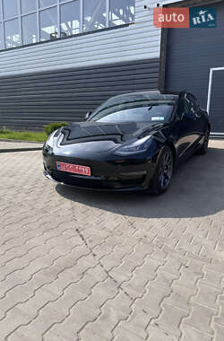 Седан Tesla Model 3 2022 в 