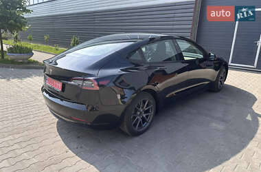 Седан Tesla Model 3 2022 в 
