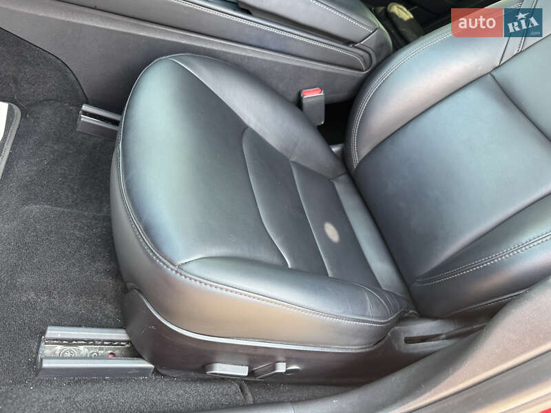 Седан Tesla Model 3 2021 в Киеве