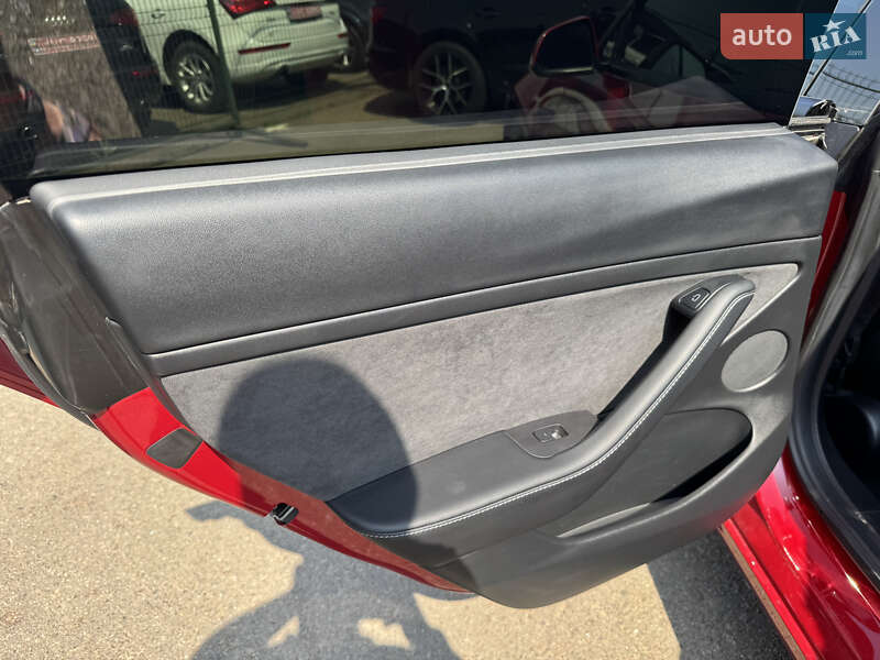 Седан Tesla Model 3 2021 в Киеве