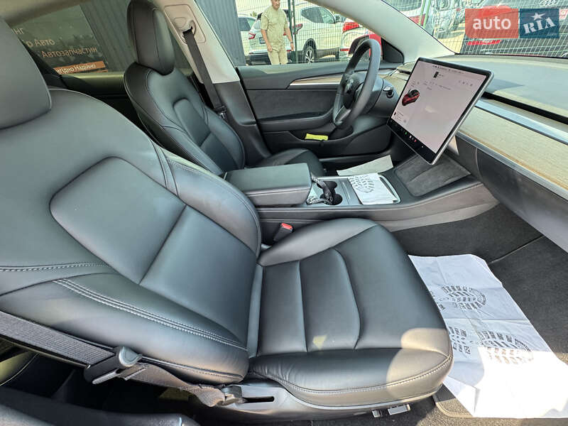 Седан Tesla Model 3 2021 в Киеве