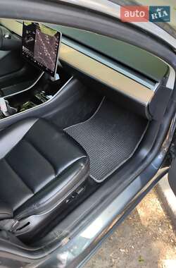 Седан Tesla Model 3 2019 в 