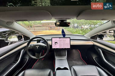 Седан Tesla Model 3 2021 в Киеве