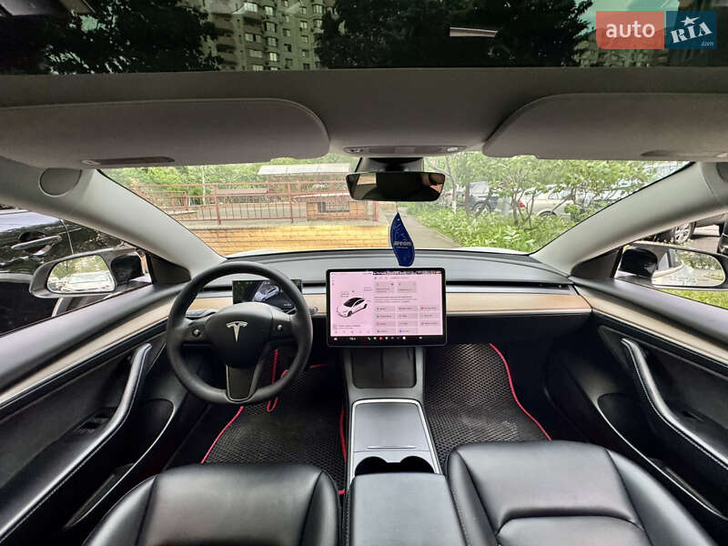 Седан Tesla Model 3 2021 в 
